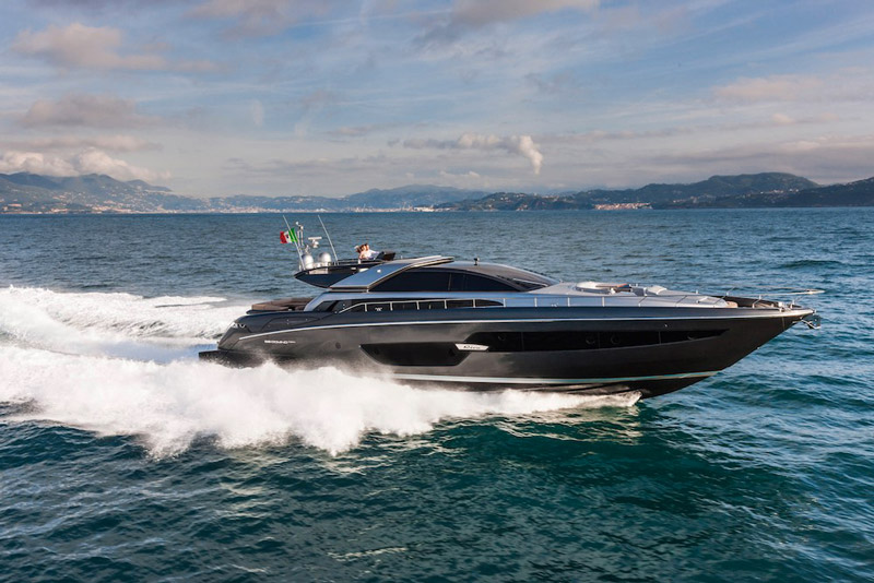 Yachts middle east - riva - 88’ Domino Super coupe