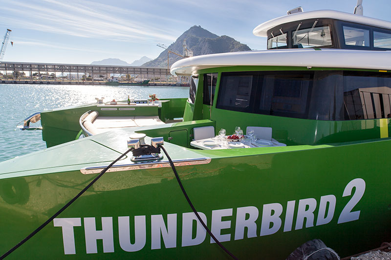 yachts middle east - Brilliant Boat Thunderbird 2