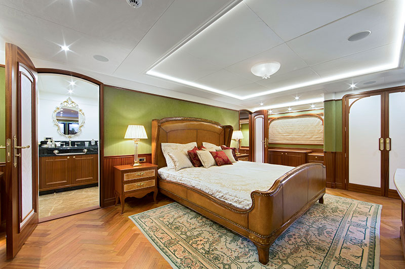 yachts middle east - Santa Maria T - master stateroom