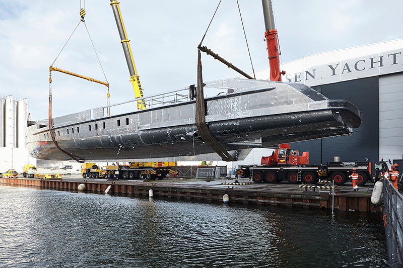 yachts middle east - Heesen yachts - Project Nova - hull and superstucture joined
